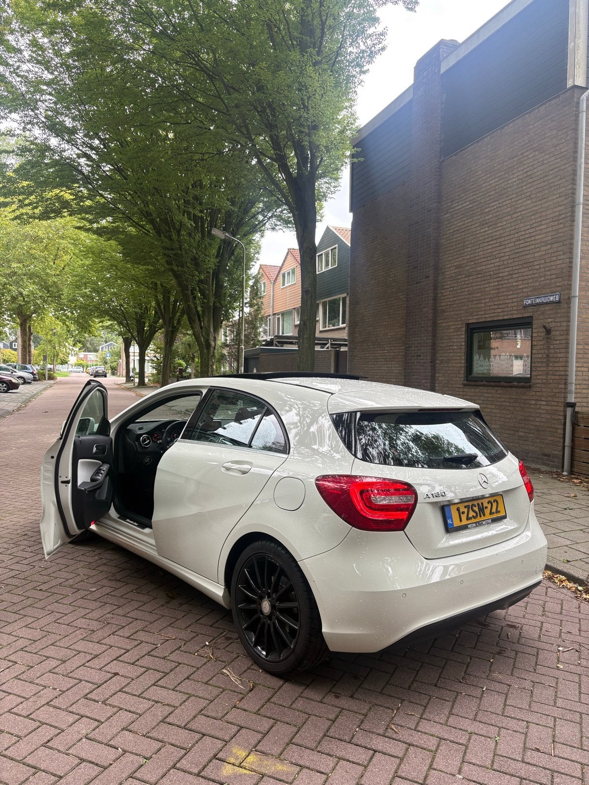 Mercedes-Benz A-Klasse 1.6 A180 2015 AUT Dealer Pano, Auto's, 1295 kg, 4 cilinders, 1200 kg, Particulier