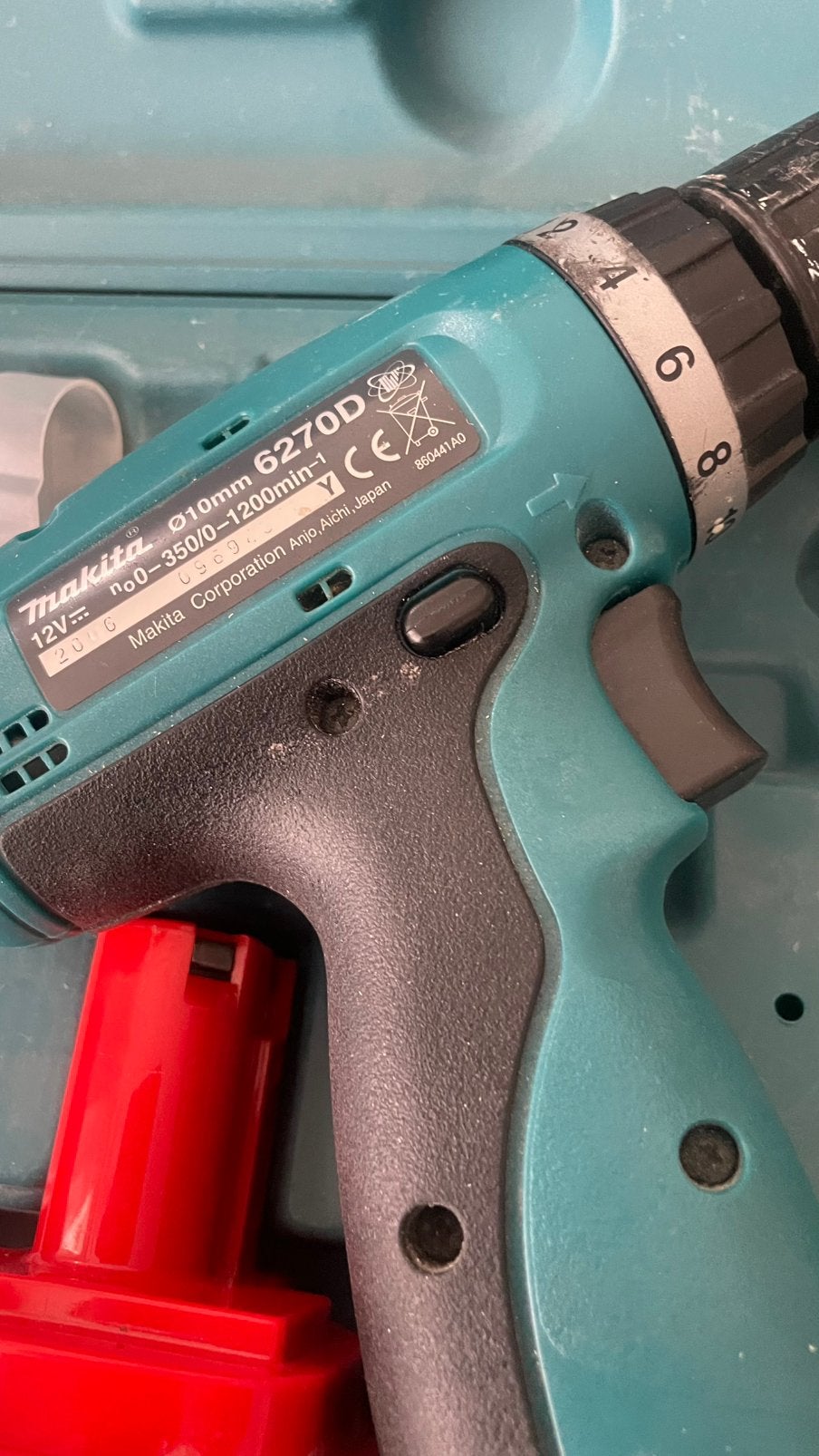 Makita schroeftol 12volt 2 accus +lader, Ophalen of Verzenden, Boor- en Schroefmachine