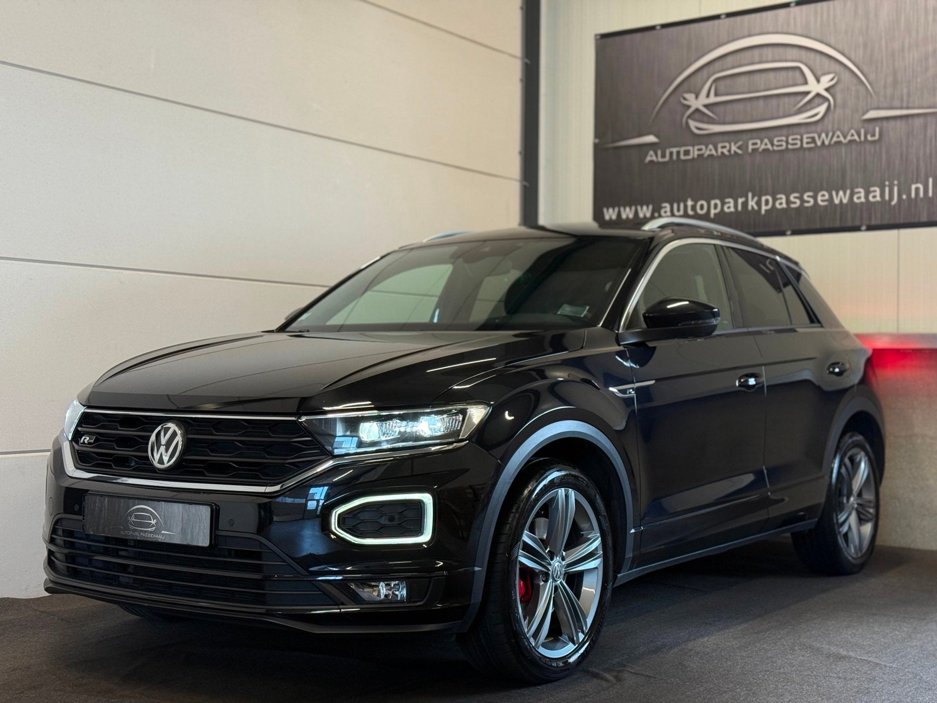 Volkswagen T-Roc 1.5 TSI Sport R-Line Pano, ACC, Apple Carpl, Stof, Zwart, 4 cilinders, 150 pk