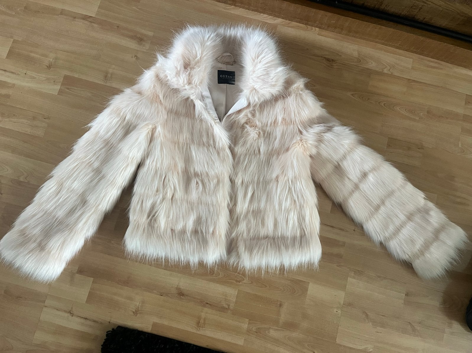 Guess faux fur jasje in maat XS, Ophalen, Zo goed als nieuw, Maat 34 (XS) of kleiner, Roze