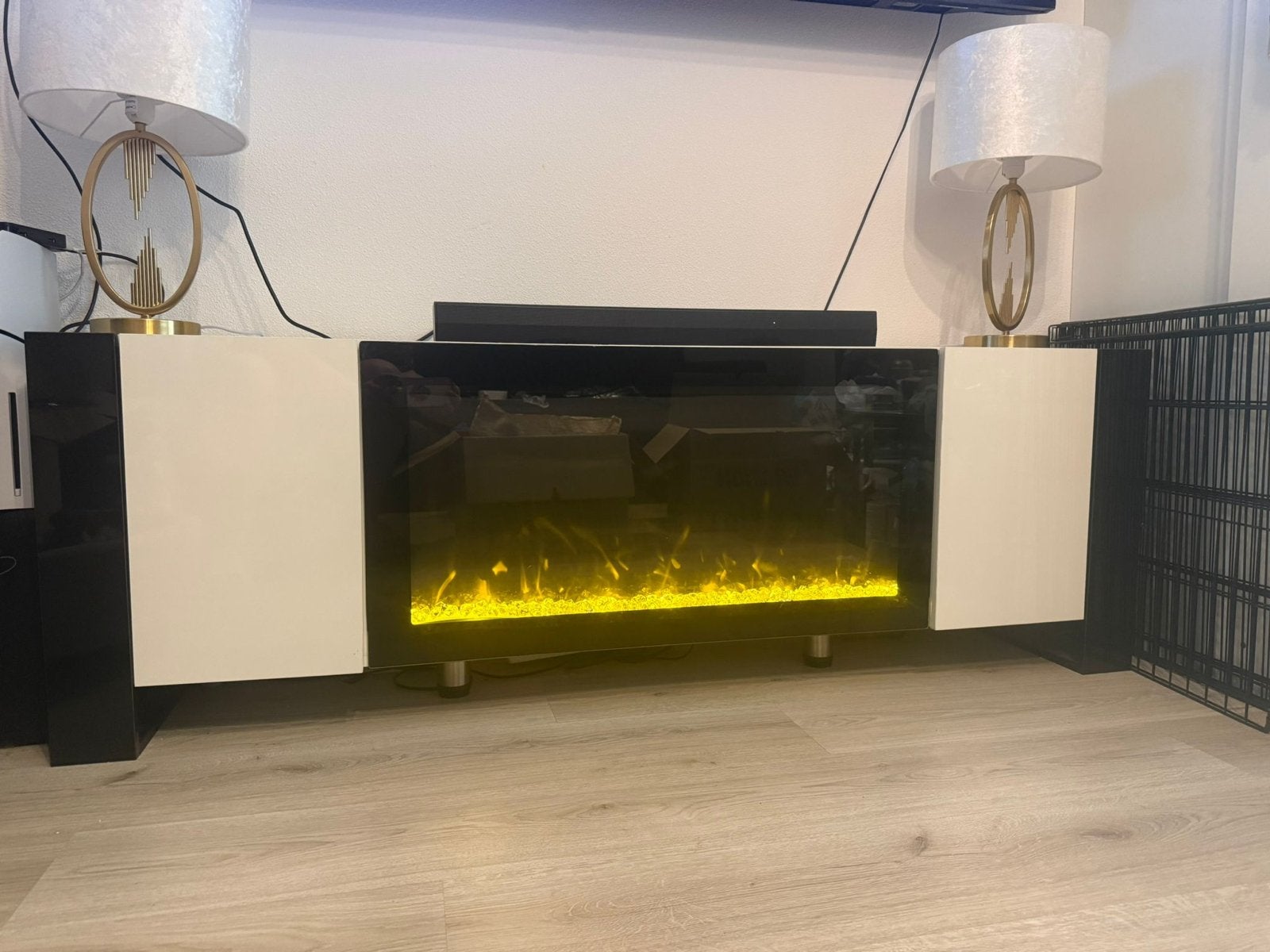 Modern TV meubel met elektrische haard, Ophalen, Kunststof, 150 tot 200 cm, Zo goed als nieuw