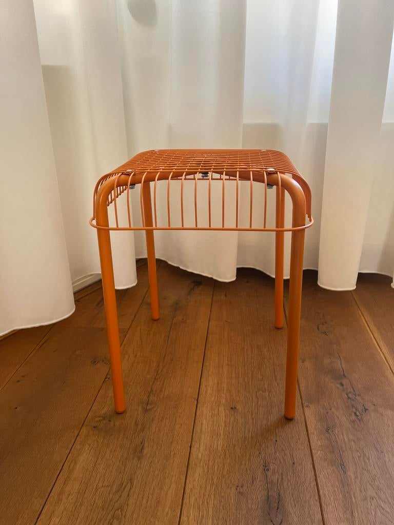 IKEA Västerön bijzettafel / kruk – oranje design, Ophalen of Verzenden, Zo goed als nieuw, Staal
