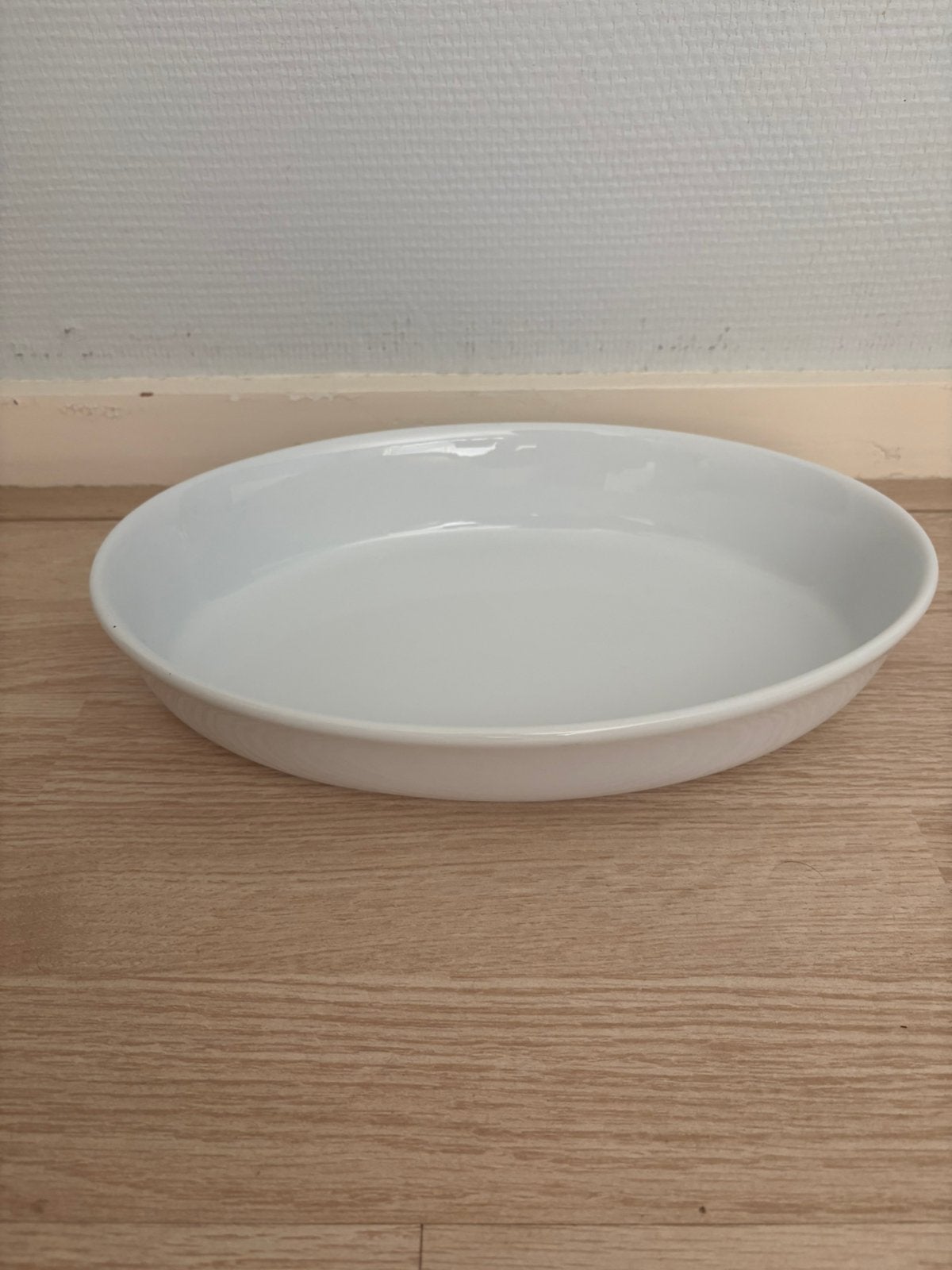 Servies: nieuwe witte ovenschaal; ovaal; ook voor magnetron, Porselein of Keramiek, Overige typen, Nieuw, Ophalen of Verzenden