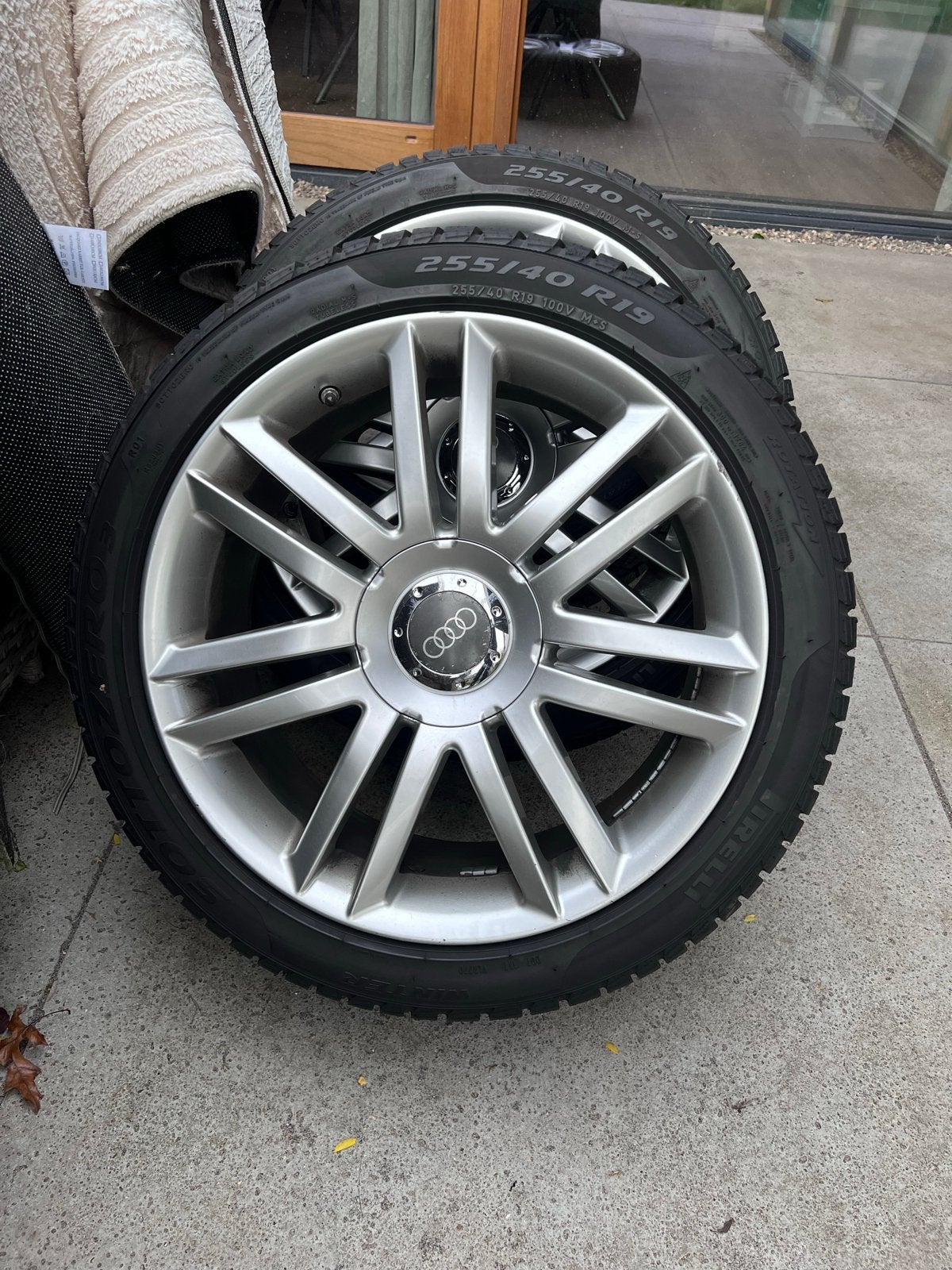 Audi 19 inch velgen met Pirelli winterbanden 255/40 R19, Gebruikt, 255 mm, Banden en Velgen, Winterbanden