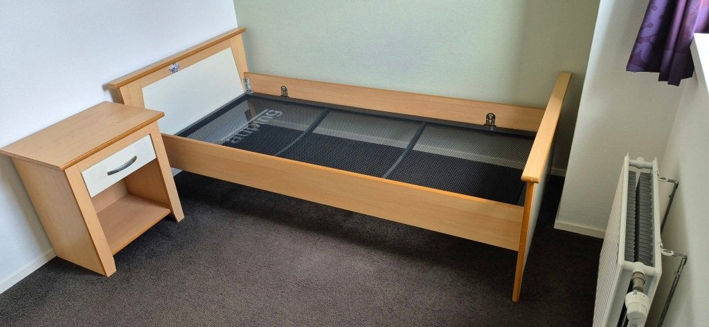 Bed + nachtkastje, Ophalen, 85 tot 100 cm, Gebruikt, Matras