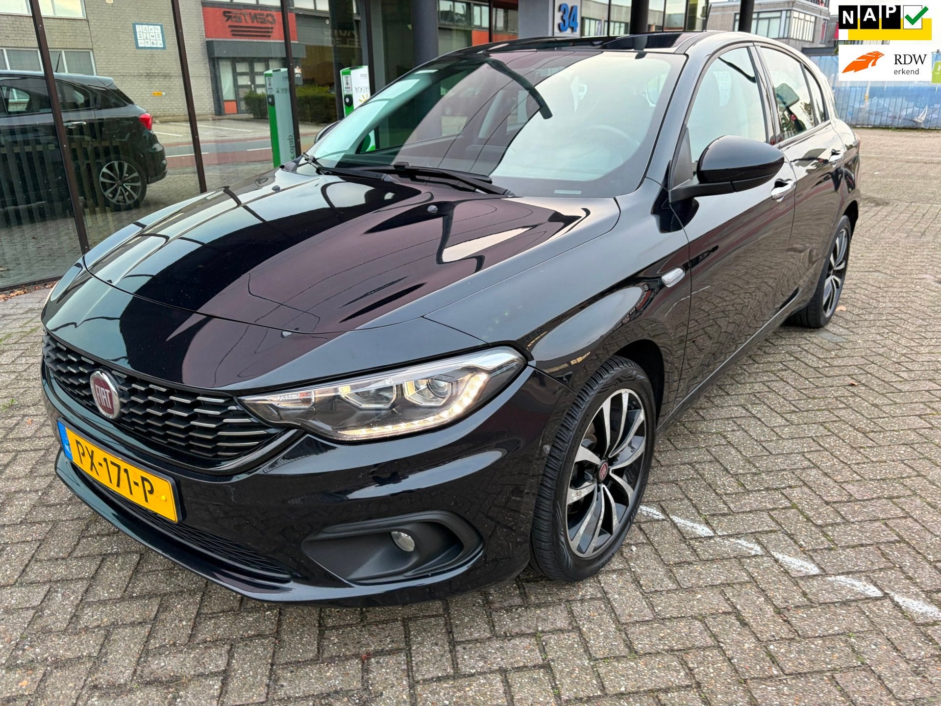 Fiat Tipo 1.4 T-Jet 16v Business / Navi / LED / PDC, Voorwielaandrijving, Gebruikt, Euro 6, 4 cilinders