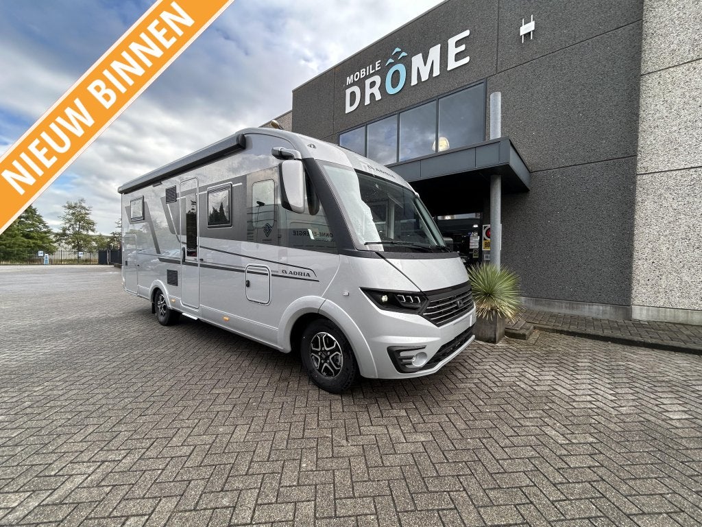 Adria Sonic Supreme 700DL full options. 2026 model, Caravans en Kamperen, Campers, Integraal, Luifel, Fiat, Vloeistofverwarming