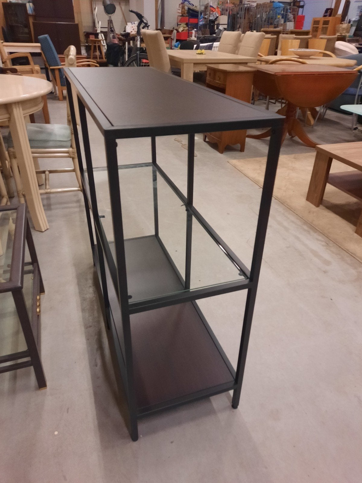 ikea Vitssjo zwart/bruine stellingkast met glazen schap, Ophalen, Gebruikt