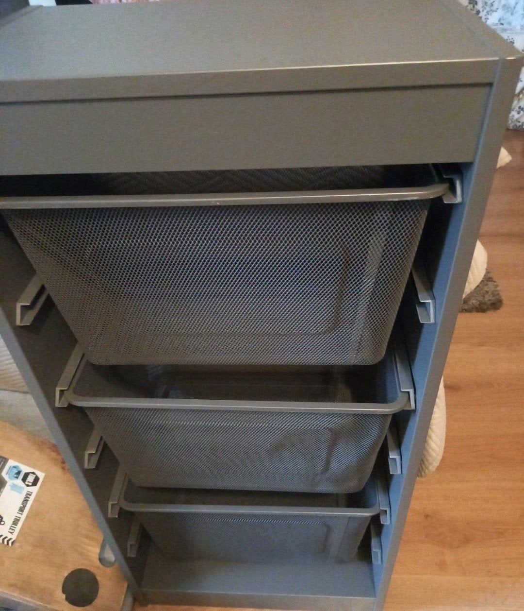 Grijze trofast met gaasmanden, Ophalen, Zo goed als nieuw, 75 tot 100 cm, Minder dan 50 cm