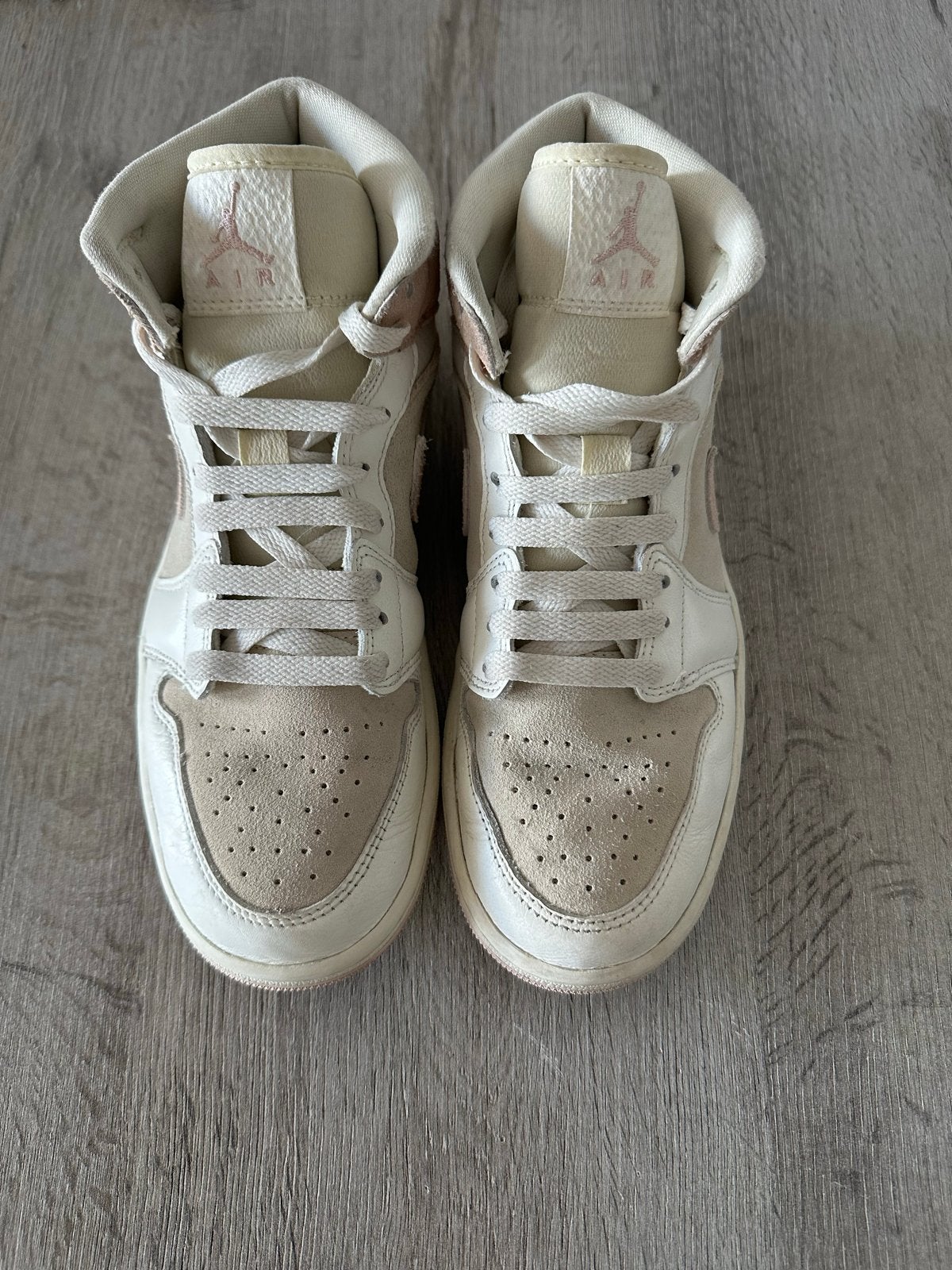 Jordan 1 Mid 'Light Bone' sneakers - Maat 39, Verzenden, Gedragen, Beige, Sneakers of Gympen