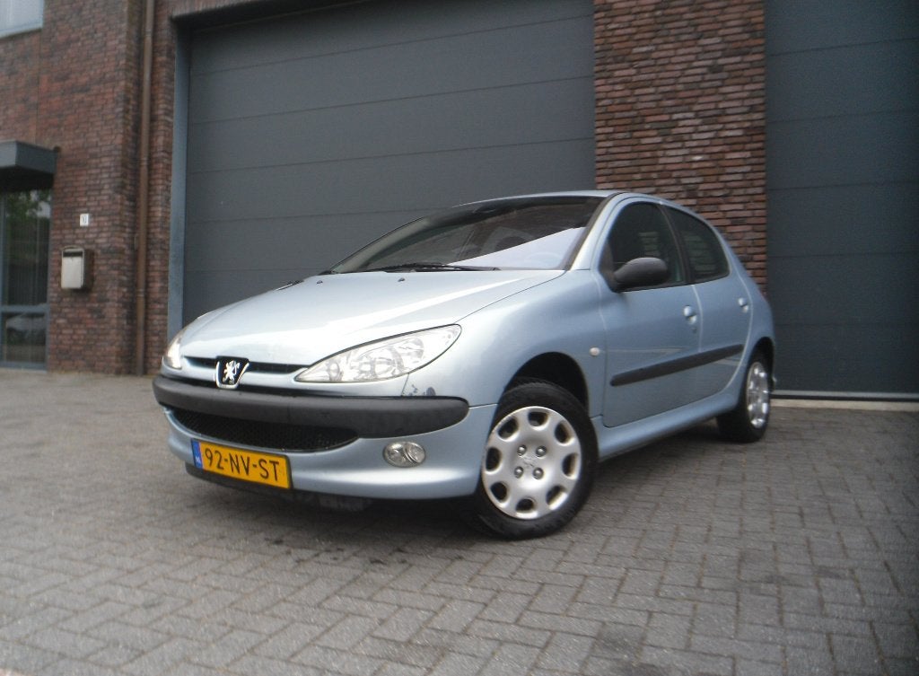 Peugeot 206 1.4-16V Gentry 5dr Airco Boekje APK 02-08-2027, Voorwielaandrijving, 1360 cc, 4 cilinders, Origineel Nederlands
