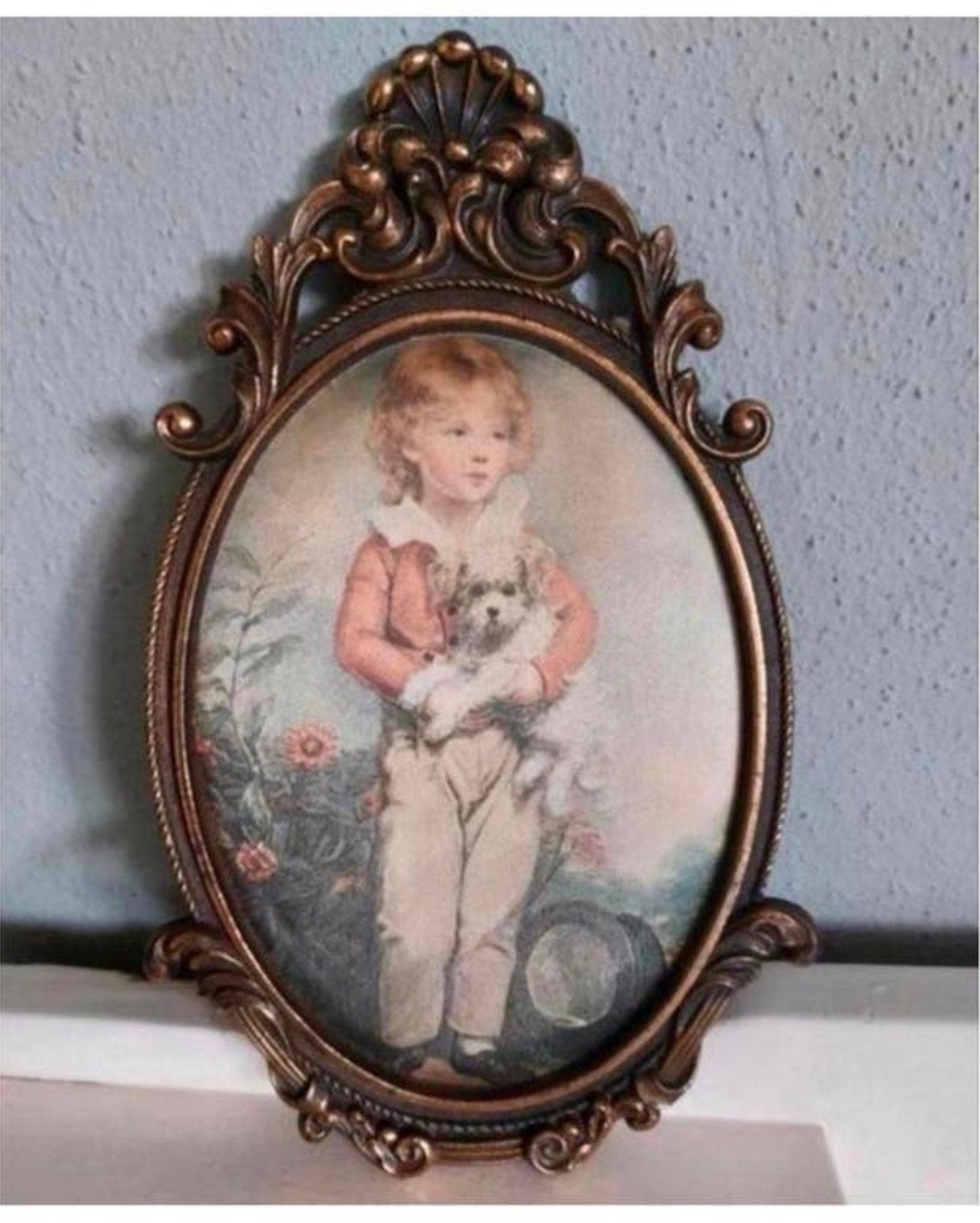1960 Antiek schilderij klassiek in brons lijst kind met hond, Ophalen of Verzenden