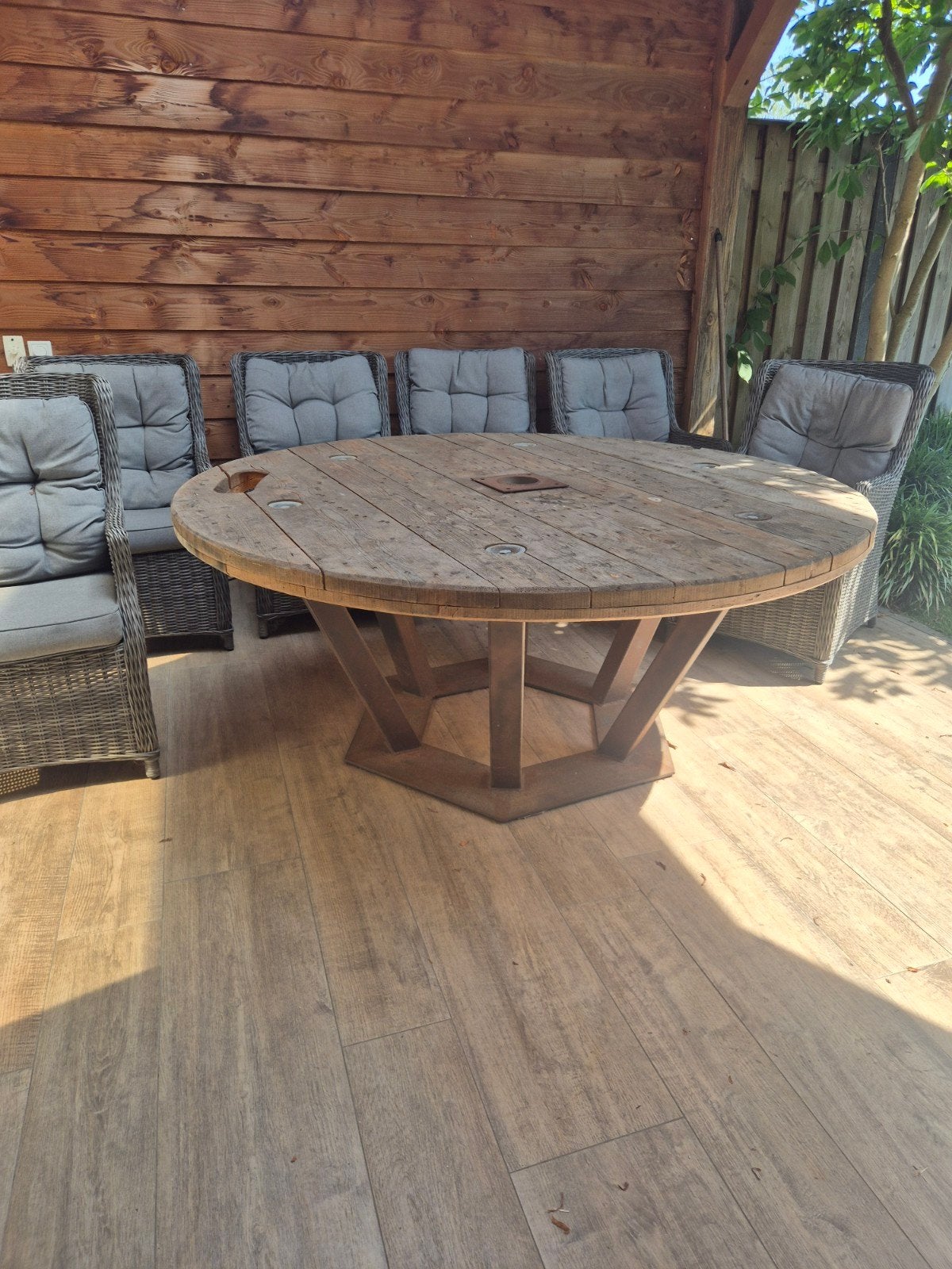 Unieke tuintafel van kabelhaspel met ijzeren onderstel, Ophalen, Gebruikt, Rond, Metaal