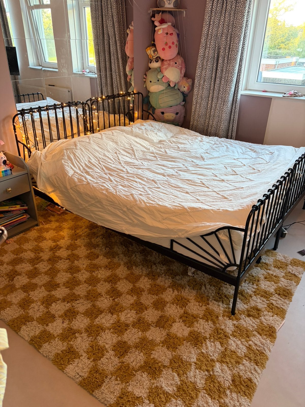 180x200 bed. Ikea minnen DIY met een Valevåg matras van Ikea