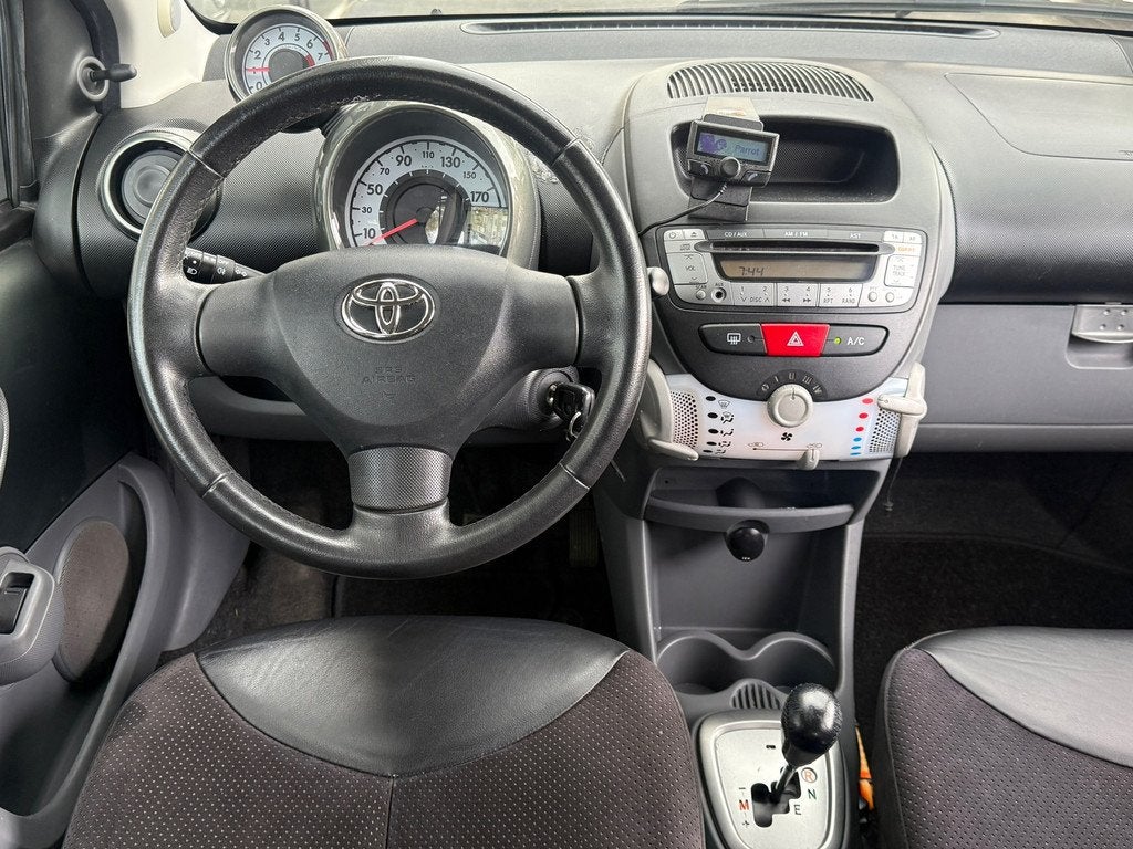 Toyota Aygo 1.0-12V Aspiration Green AUTOMAAT | ALCANTARA |, Auto's, Gebruikt, Zwart, 4 stoelen, Origineel Nederlands