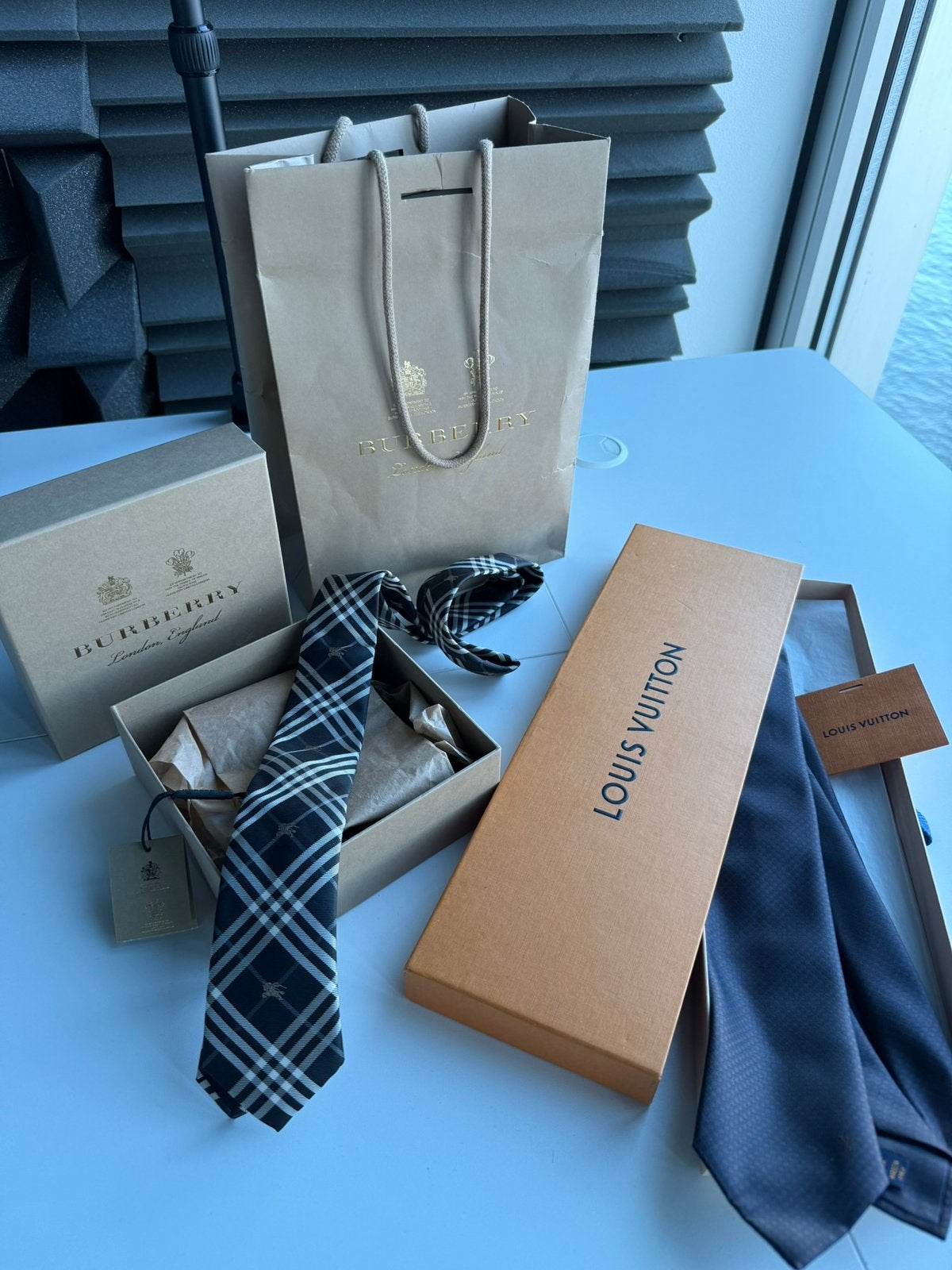 Louis Vuitton & Burberry Stropdassen - Nieuw met verpakking, Ophalen of Verzenden, Nieuw, Zwart, Met patroon