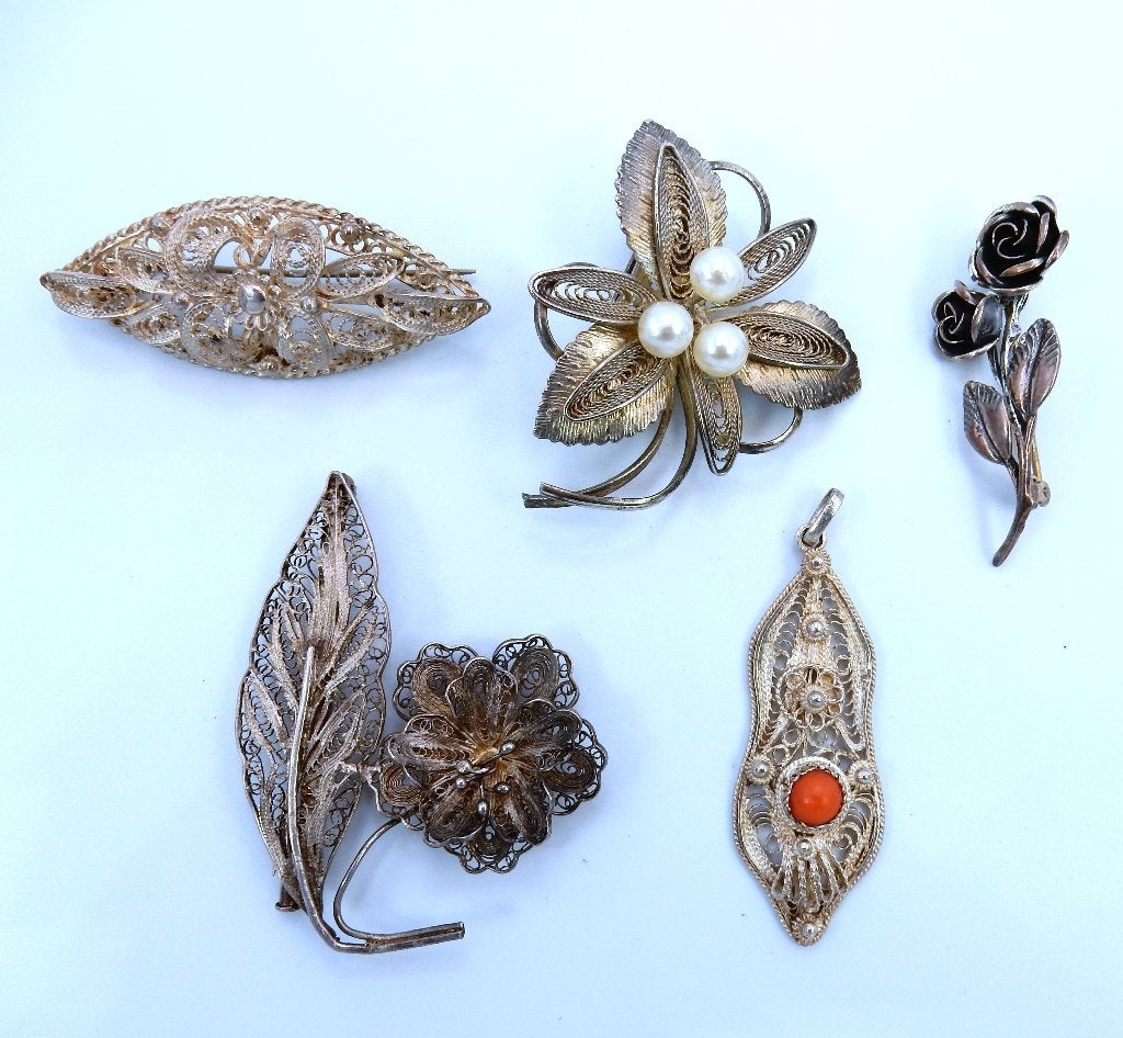4 zilveren broches en 1 zilveren hanger, Sieraden, Tassen en Uiterlijk, Ophalen of Verzenden, Zilver, Broche, Met edelsteen