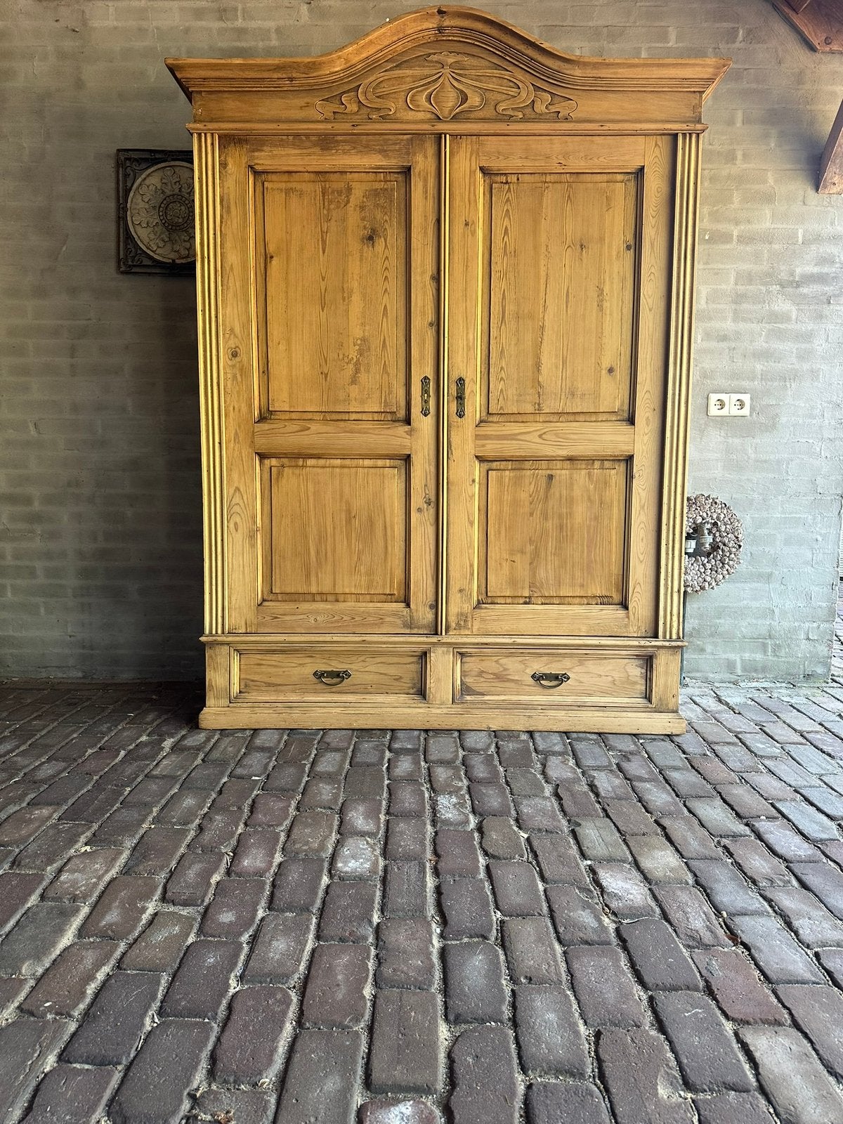 Authentieke antieke houten kast – karakteristieke blikvanger, Antiek en Kunst, Ophalen