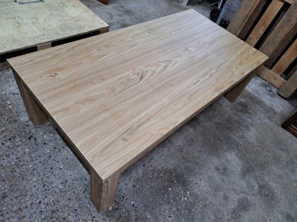 salontafel met glasplaat, Huis en Inrichting, Ophalen, 100 tot 150 cm, Houten salontafel, 50 tot 100 cm