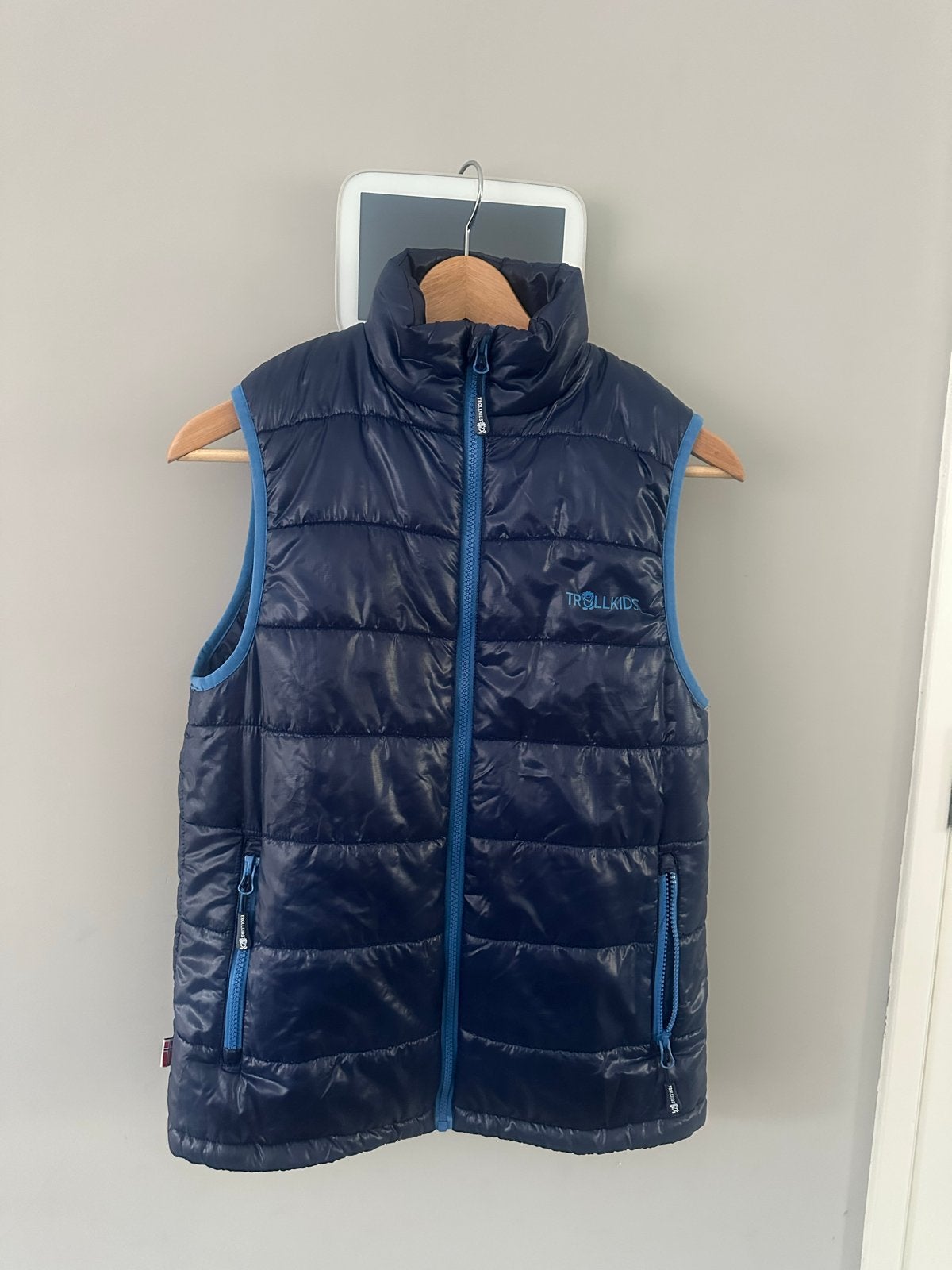 Troll Kids Bodywarmer - Warm en Stoer, Ophalen of Verzenden, Zo goed als nieuw, Overige maten, Blauw