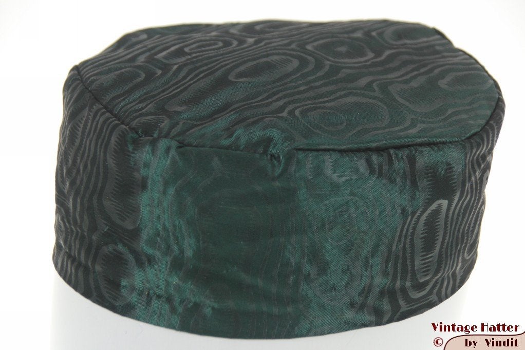 vintage Oosters hoedje glimmend donker groen twotone 57, Kleding | Heren, Onbekend of Merkloos, Ophalen of Verzenden, Advertenties@vintagehatter.com