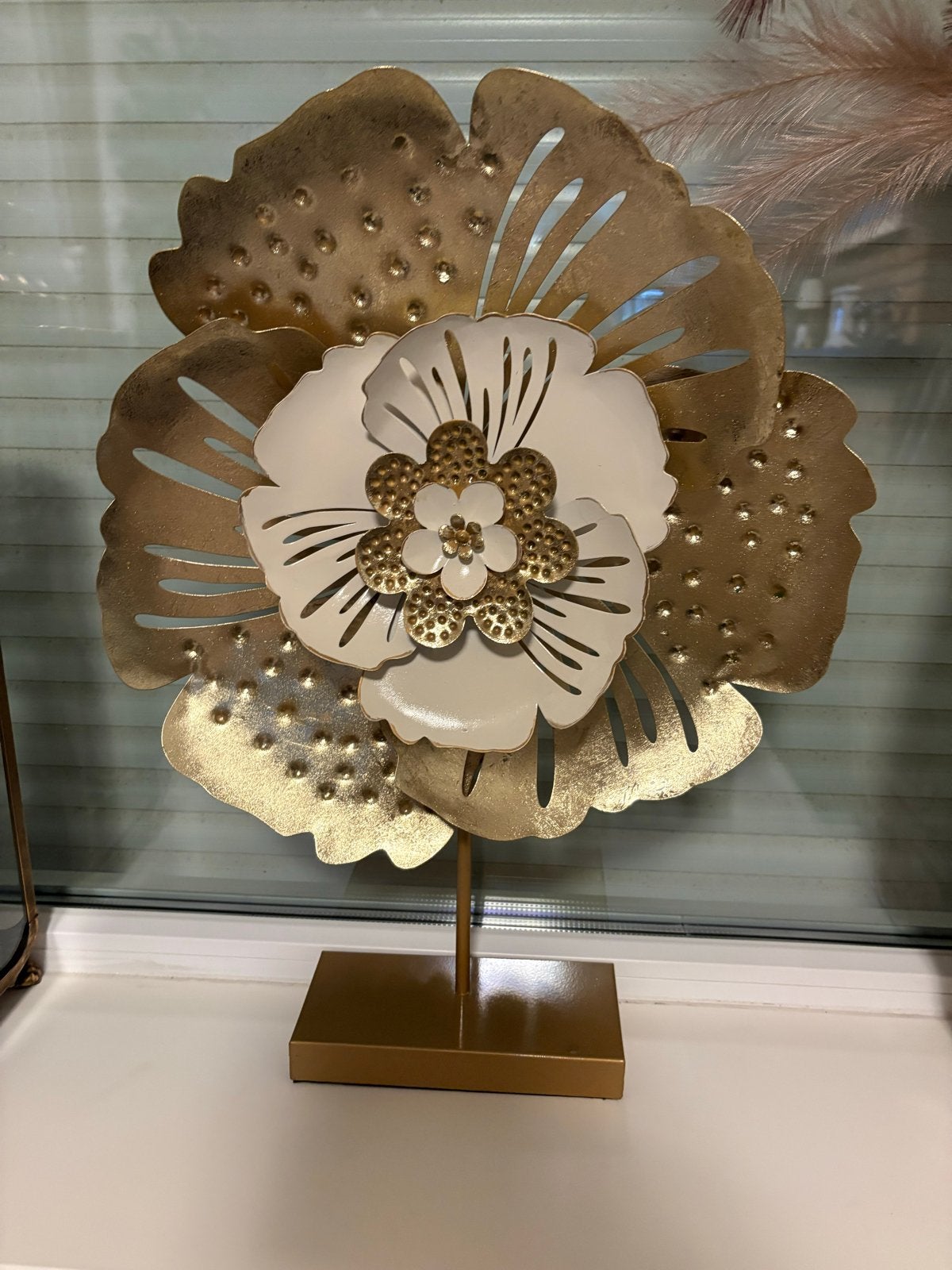 Gouden metalen bloem decoratie op standaard, Huis en Inrichting, Ophalen of Verzenden, Zo goed als nieuw, Goud, Metaal