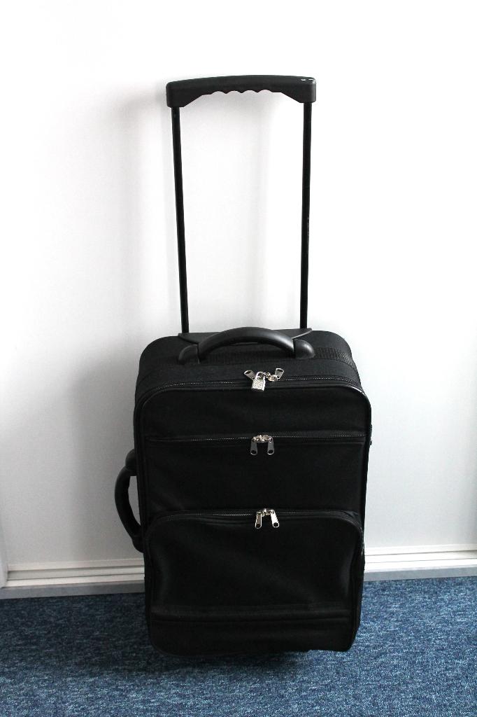 Handbagage trolley koffer met 2 wielen + 2 extra voorvakken, Ophalen, Overige materialen, Wieltjes, Gebruikt