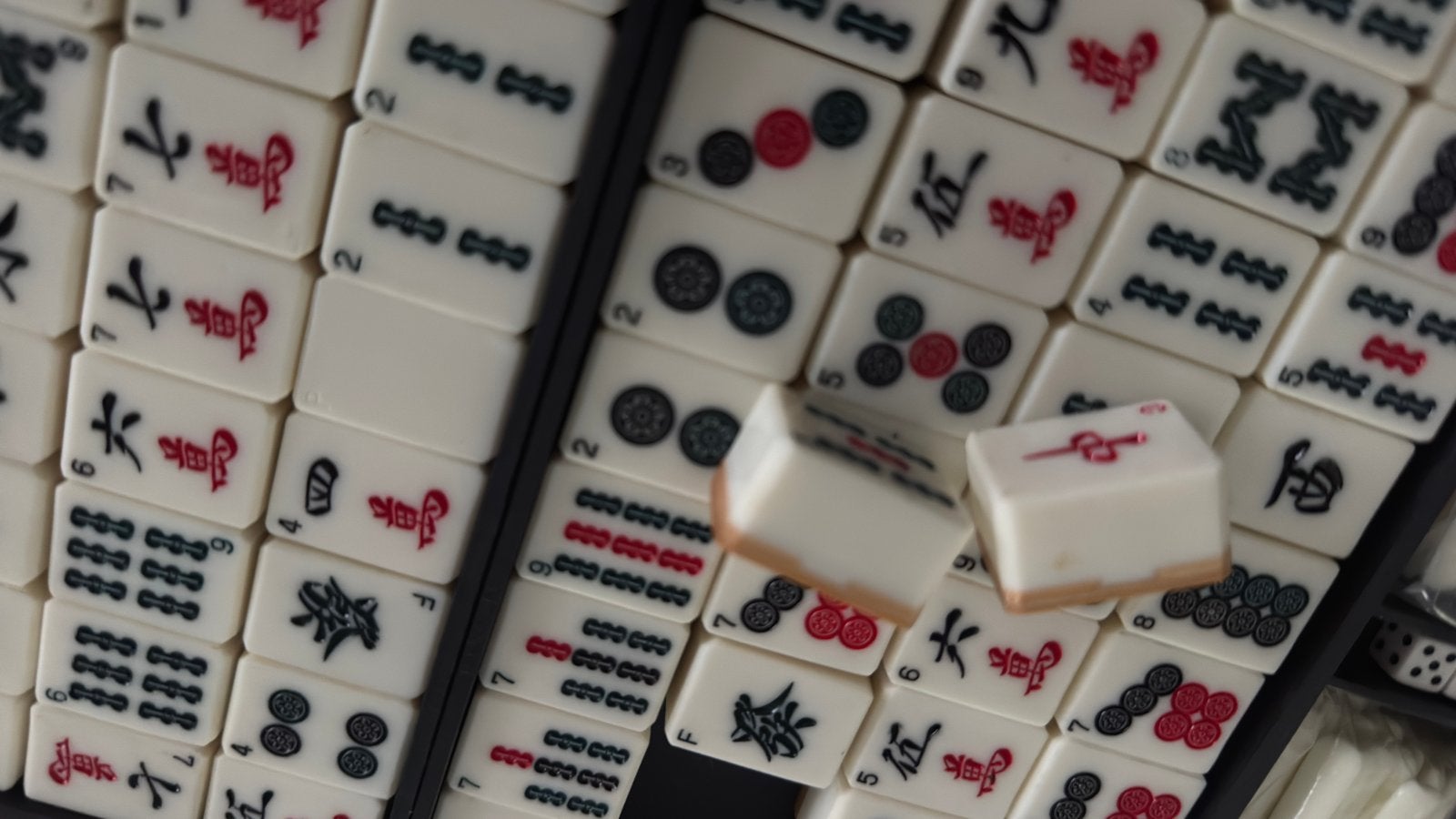 Mahjong spel in koffer - Compleet met handleidingen, Drie of vier spelers, Ophalen of Verzenden, Gebruikt
