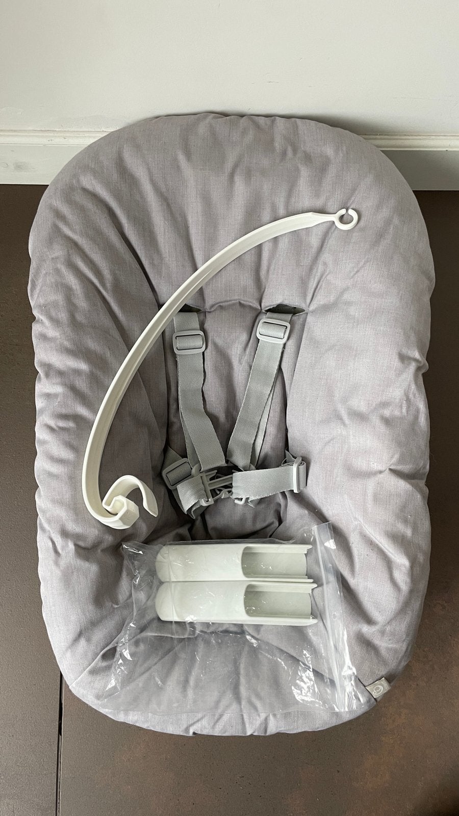 Stokke Tripp Trapp Newborn Set Grijs met Speelgoedhanger, Ophalen, Zo goed als nieuw