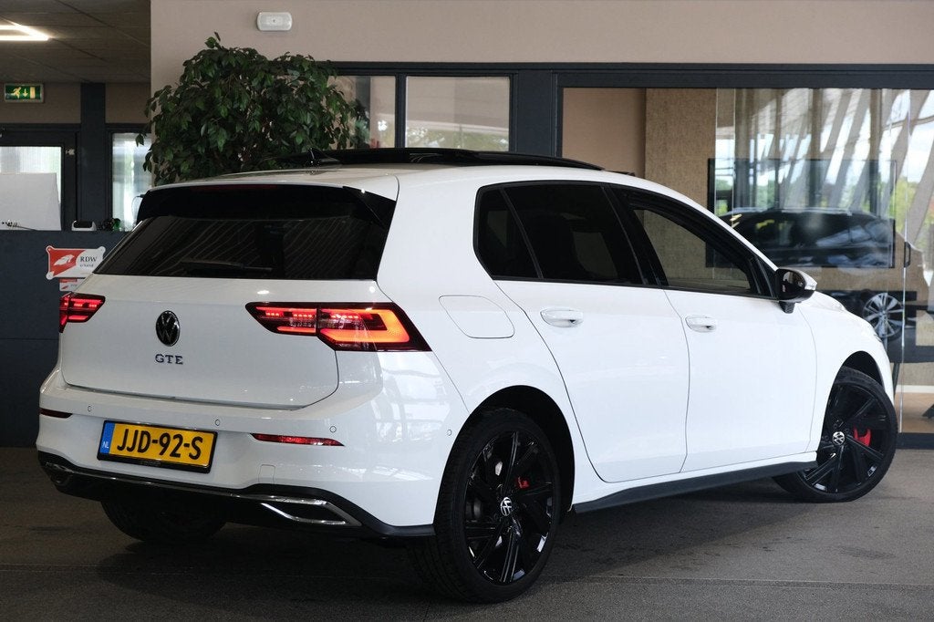 Volkswagen Golf 8 1.4 eHybrid GTE 245PK Pano IQ Cam HuD ACC, Auto's, 1624 kg, Gebruikt, Zwart, 4 cilinders