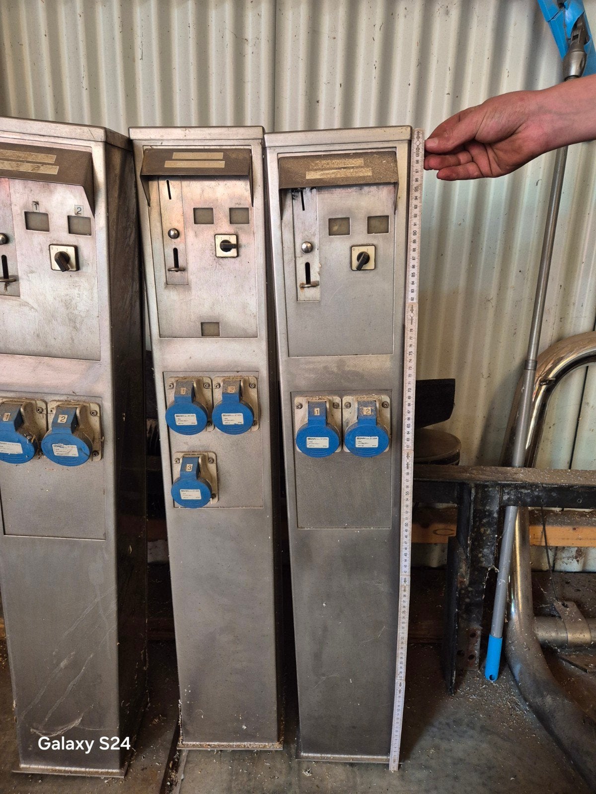 Stroomzuilen met stopcontacten en muntautomaat, Ophalen of Verzenden, Gebruikt, Overige merken, Stekkerdoos