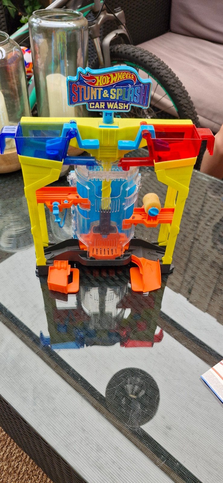 Hot Wheels Stunt & Splash Car Wash, Ophalen