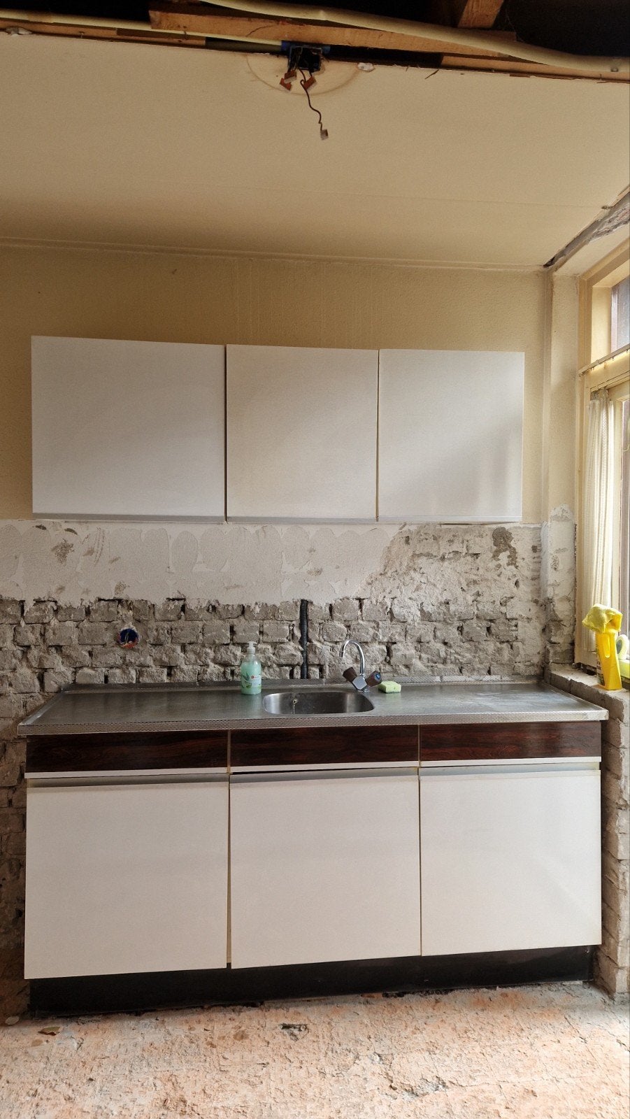 Keuken met bovenkastjes en spoelbak, Huis en Inrichting, Ophalen, Gebruikt, Wit