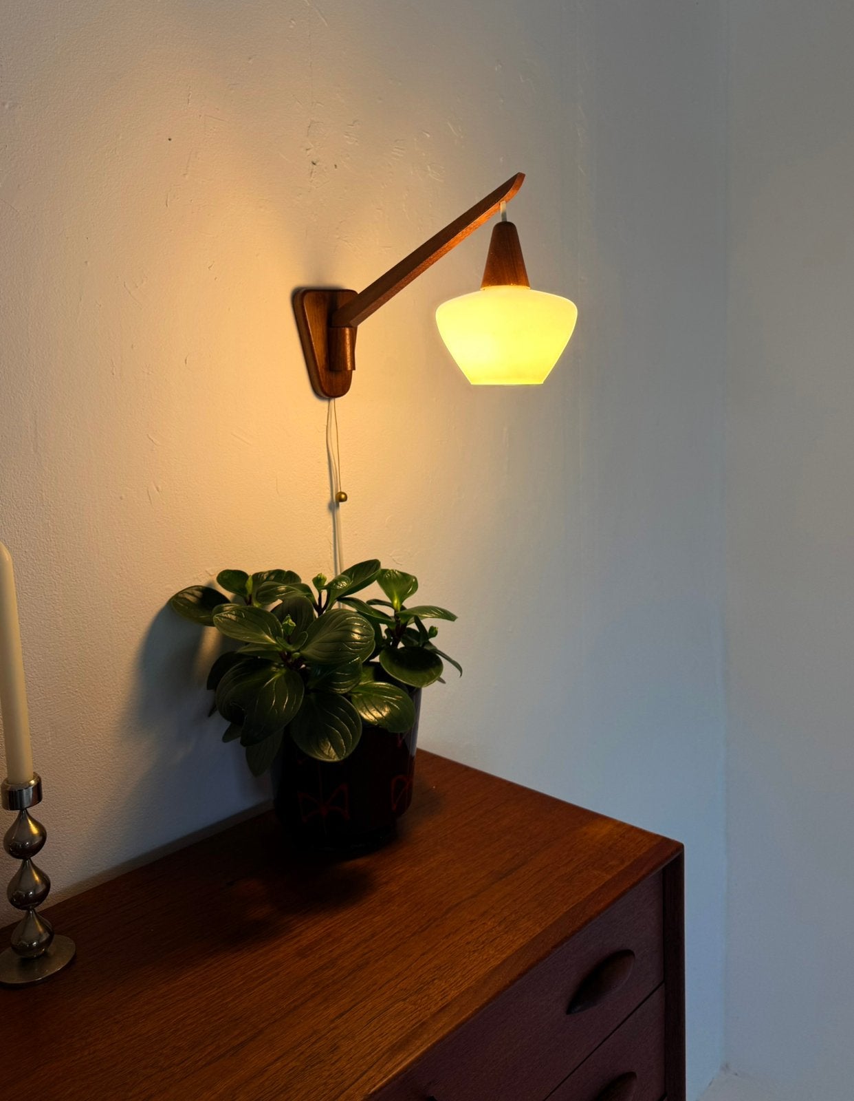 Vintage teakhout & opaalglazen wandlamp, Denemarken ‘60, Ophalen of Verzenden, Zo goed als nieuw, Nvt, Glas