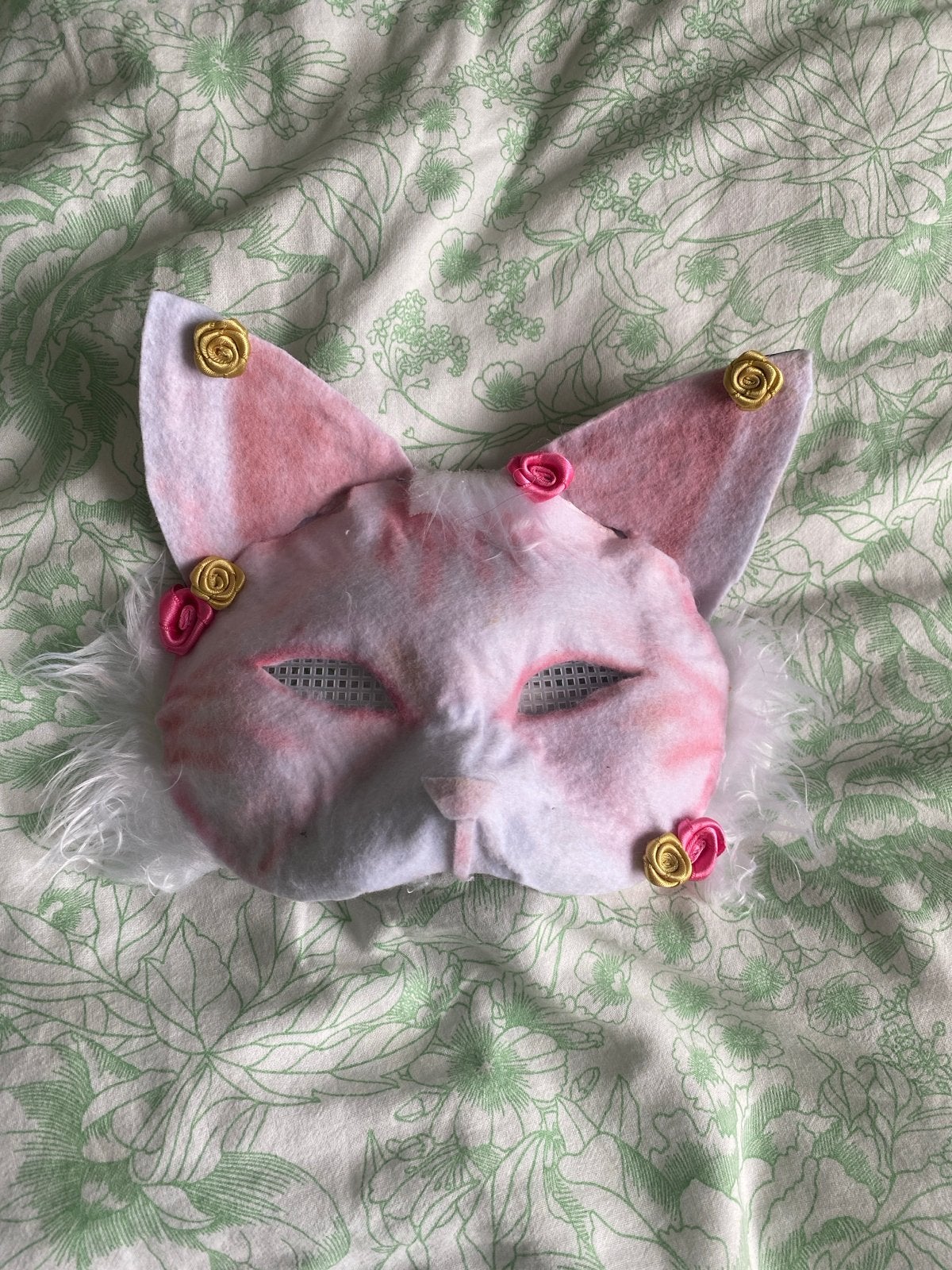 Roze en witte kattenmasker met bloemdetails, Hobby en Vrije tijd, Kostuums, Theaterbenodigdheden en LARP, Ophalen, Nieuw, Accessoires