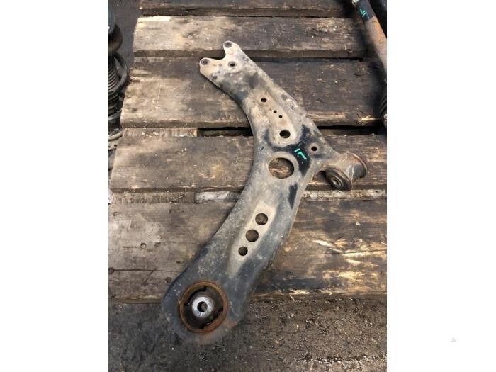 Draagarm links-voor van een Volkswagen Golf, Gebruikt, -, Volkswagen, -