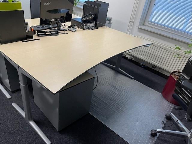 Ahrend elektrisch verstelbaar bureau, 180 x 90, 4x, per stuk, Huis en Inrichting, 90 cm, Gebruikt, 180 cm, In hoogte verstelbaar