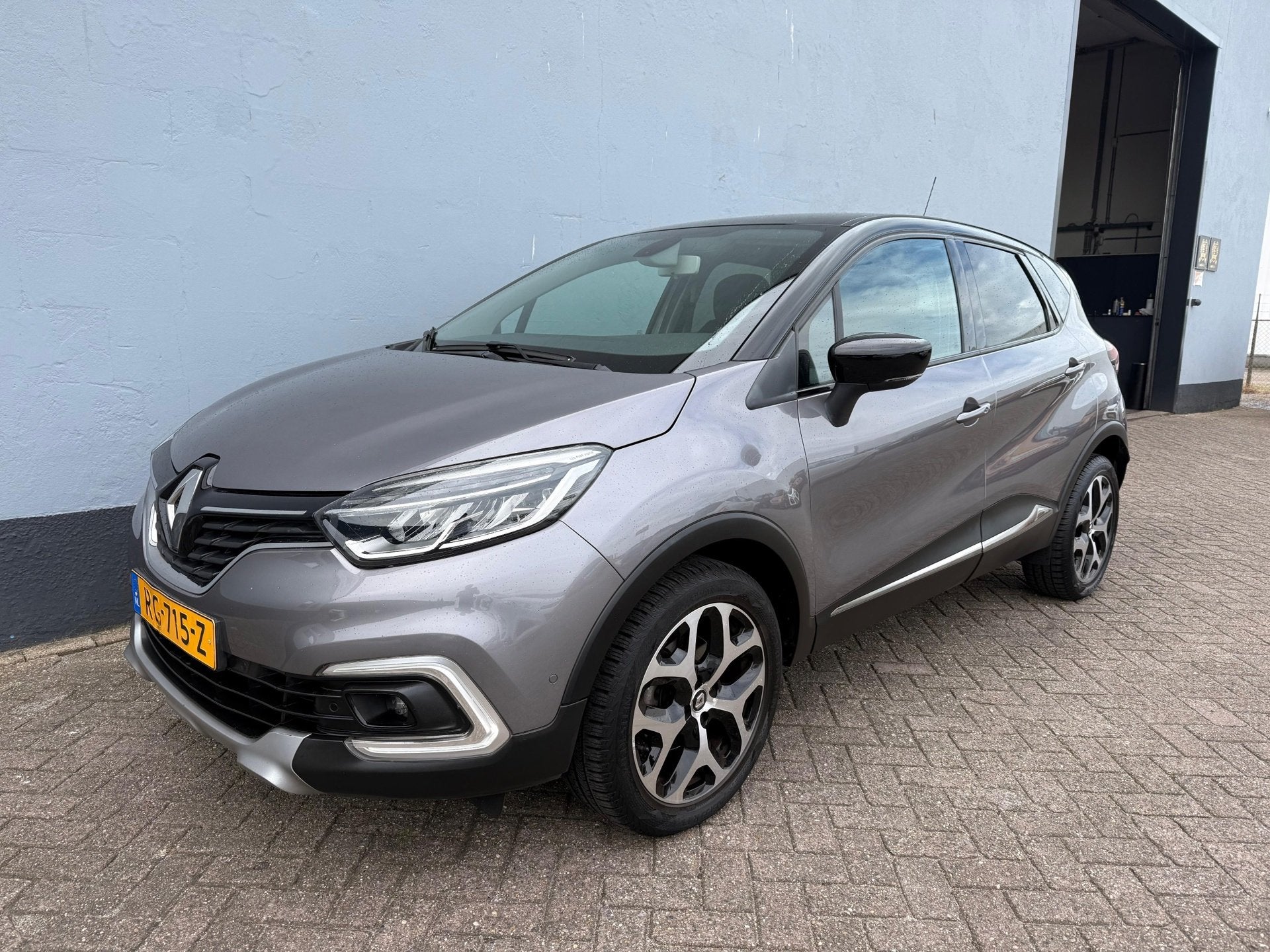 Renault Captur 1.2 TCe Intens Automaat - Navigatie, Auto's, Gebruikt, 4 cilinders, Met garantie (alle), 635 kg
