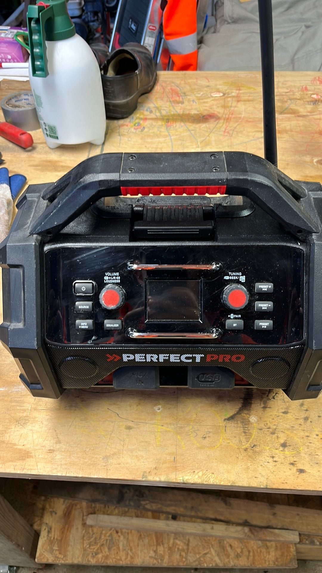 Perfect Pro bouwradio - incl. adapter voor Makita 18v accu, Ophalen, Zo goed als nieuw, Bouwradio