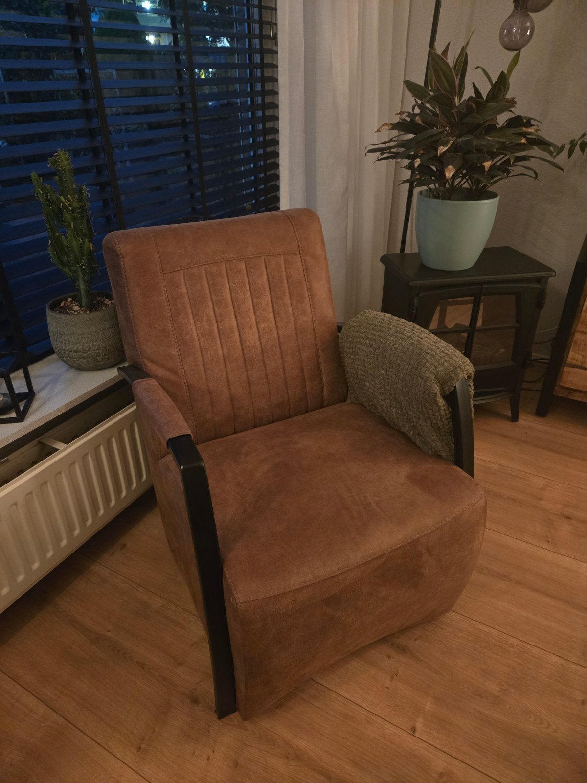 Zo goed als nieuwe fauteuil in cognac kleur, Ophalen, Modern, Industrieel, 75 tot 100 cm, Zo goed als nieuw