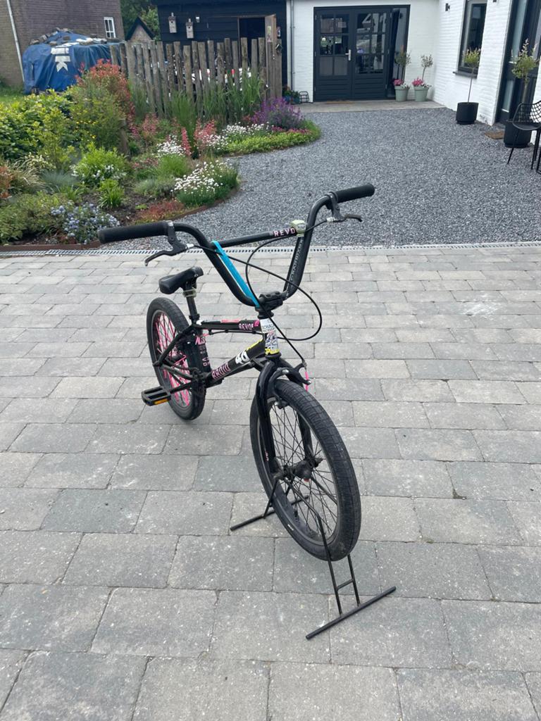 Radio Revo 16 BMX Fiets - Zwart/Roze, Fietsen en Brommers, Ophalen, Staal, Velgrem, Voetsteunen
