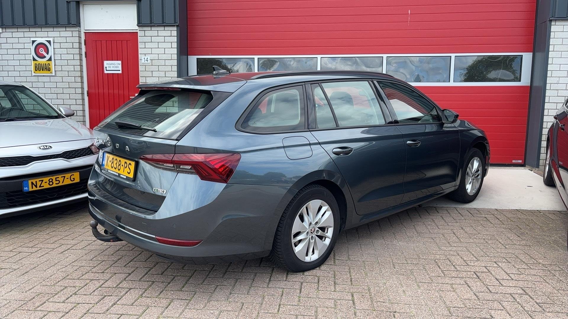 Skoda Octavia Combi 1.0 e-TSI Business Edition AUTOMAAT / ST, Auto's, Skoda, Stof, Gebruikt, Euro 6, 19 km/l