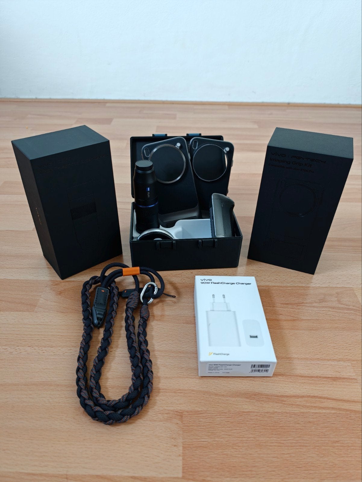 Vivo Zeiss 2.35x Telephoto Extender Kit + 90W fast charger, Nieuw, Overige vattingen, Zeiss, Lensdoppen
