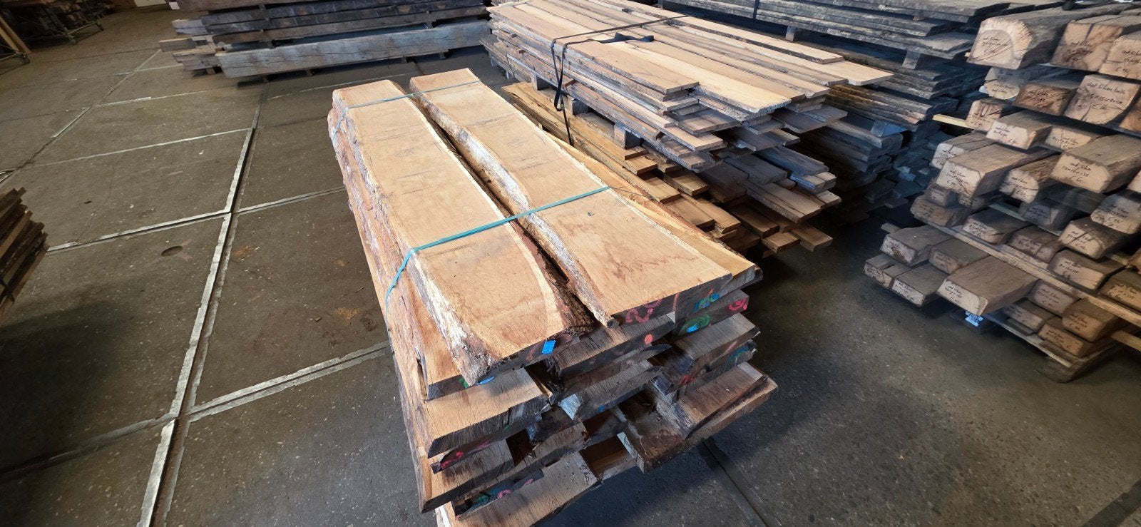 Eiken planken | gedroogd | 30 & 50 mm | met boomkant, Doe-het-zelf en Verbouw, Hout en Planken, 25 tot 50 mm, Eiken, Nieuw, Ophalen of Verzenden
