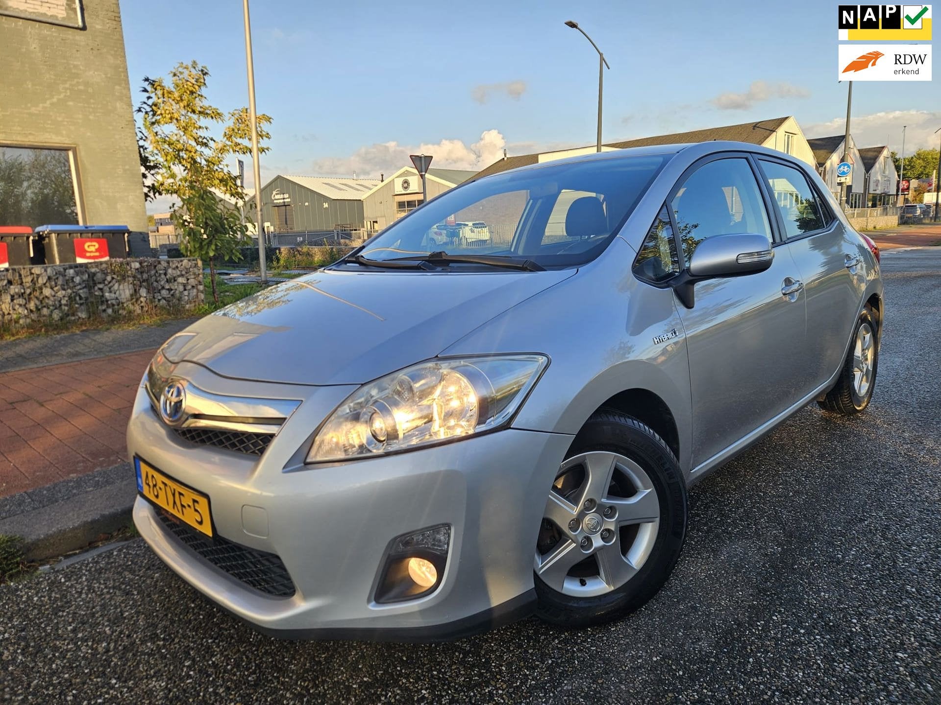 Toyota Auris 1.8 Full Hybrid Business GARANTIE, Euro 5, Gebruikt, 4 cilinders, Origineel Nederlands