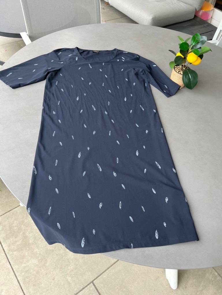 Blauw Penn & Ink travel jurkje met veertjes dessin, maat 40, Maat 38/40 (M), Penn & Ink, Zo goed als nieuw, Knielengte