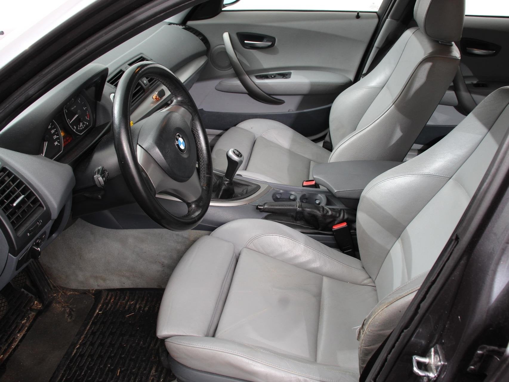 BMW 1-serie 116i Leder Lichtmetalen Velgen Airco Stoelverwar, Auto's, 1596 cc, Gebruikt, 4 cilinders, 635 kg
