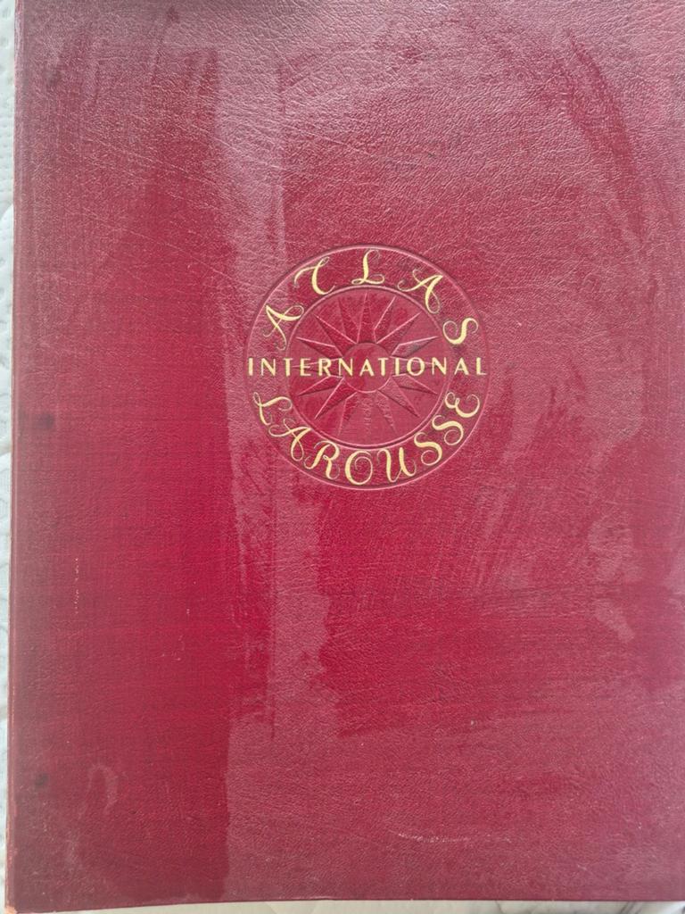 Atlas International Larousse - Politiek & Economisch, Ophalen of Verzenden, Gebruikt