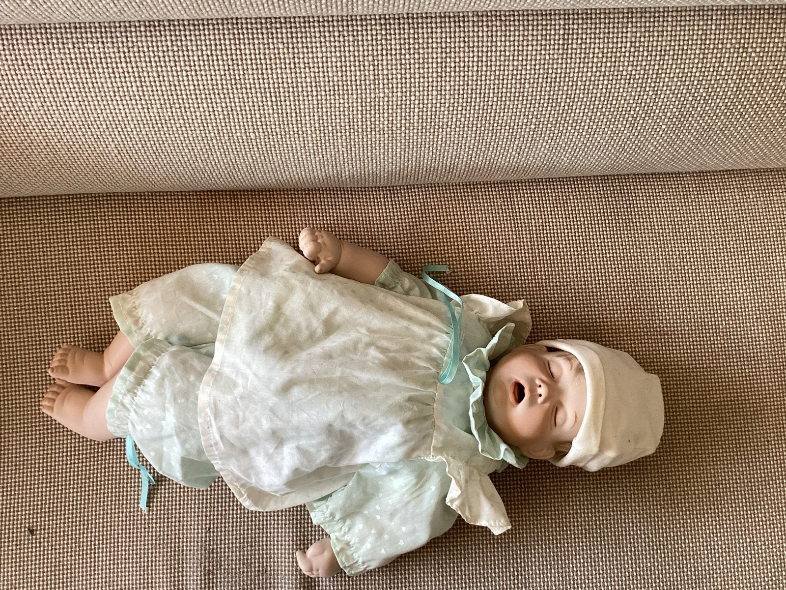 Slapende Babypop 55 cm - Love Production - Zgan, Ophalen of Verzenden, Zo goed als nieuw, Babypop