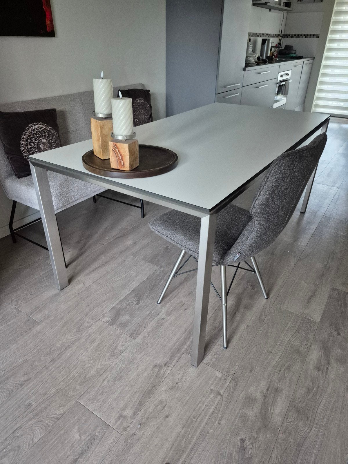 Mooie tafel met wit blad en chromen poten, Ophalen, 50 tot 100 cm, Zo goed als nieuw, 150 tot 200 cm